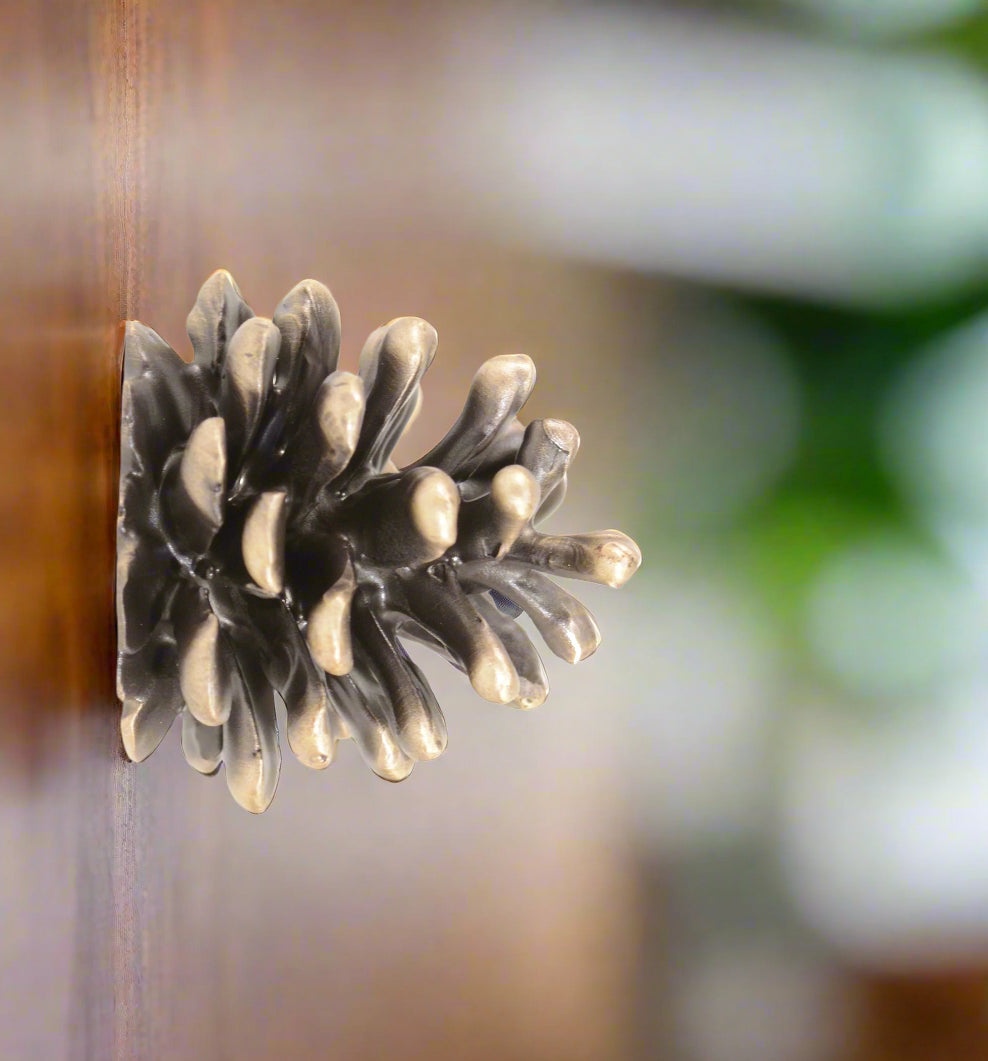 Lodgepole Pinecone Horizontal Knob | Large