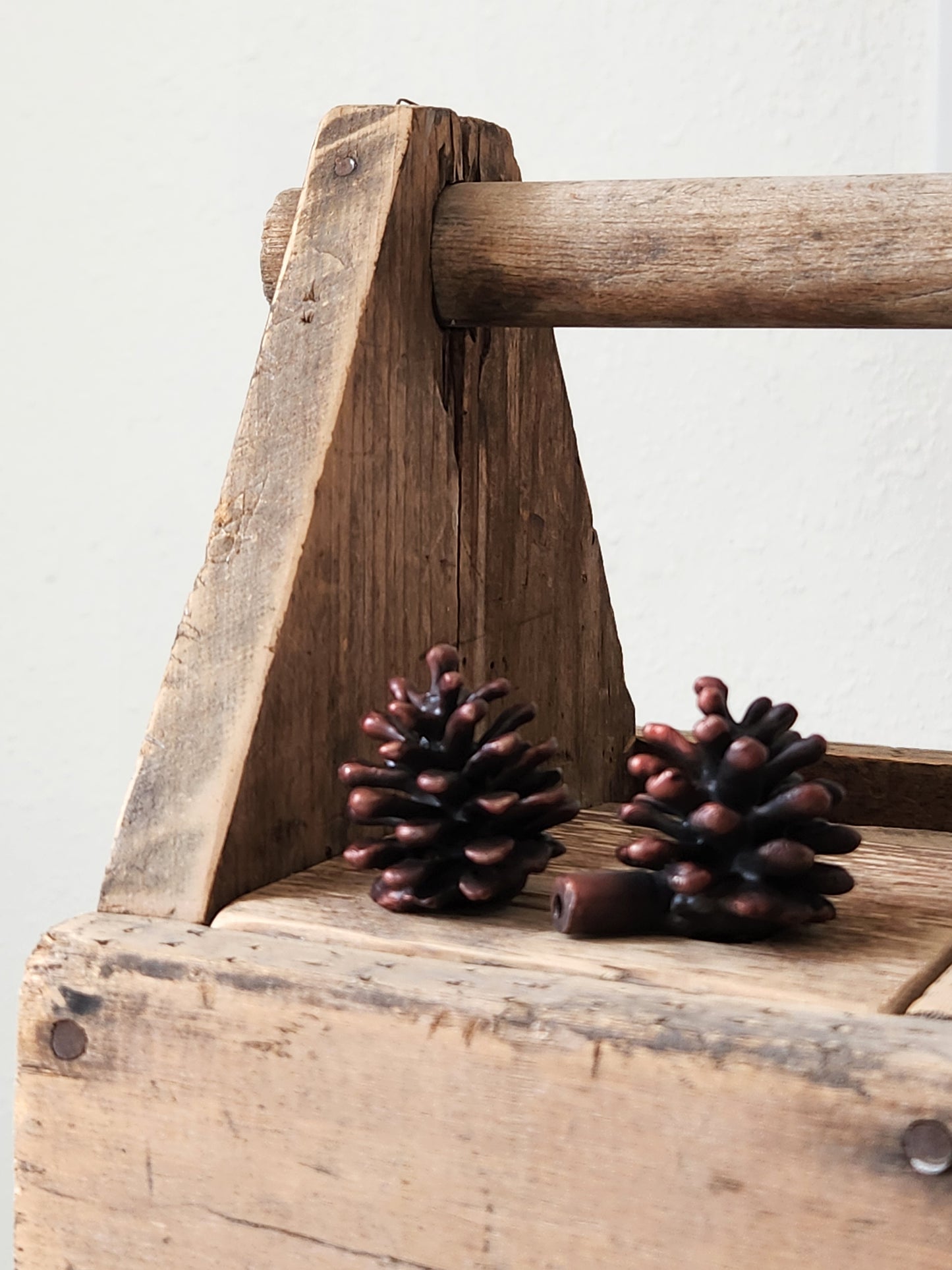 Lodgepole Pinecone Vertical Knob | Large